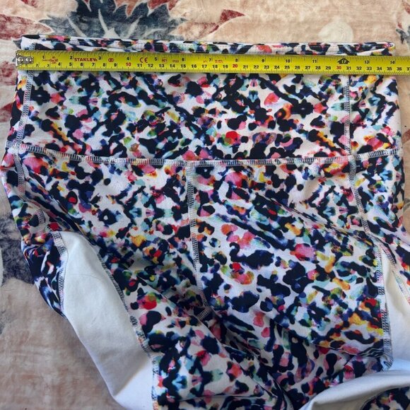 Athleta High Rise Multicolor Watercolor Chaturanga Capri Pants Size Medium - Picture 5 of 5